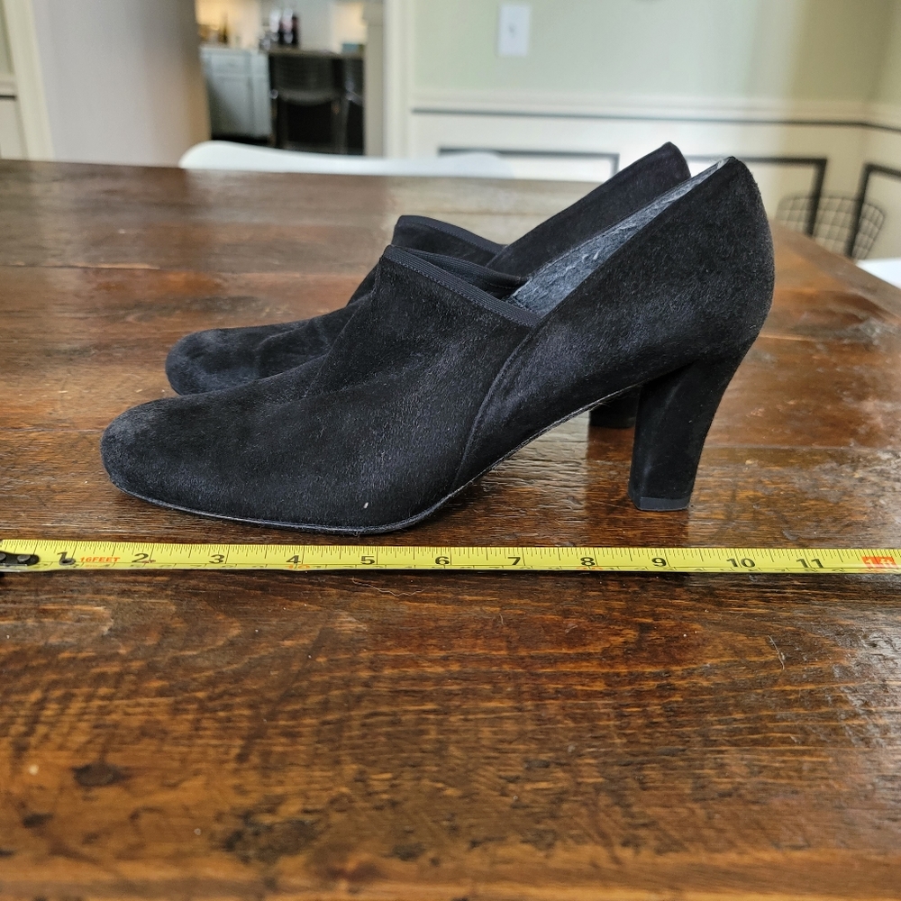 Stuart Weitzman black suede heeled booties size 9